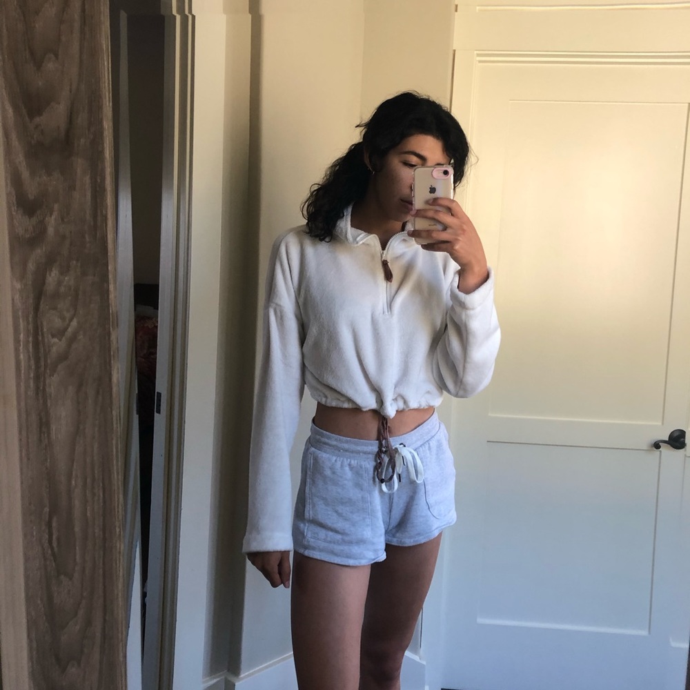 UO Fuzzy Cropped Swearshirt